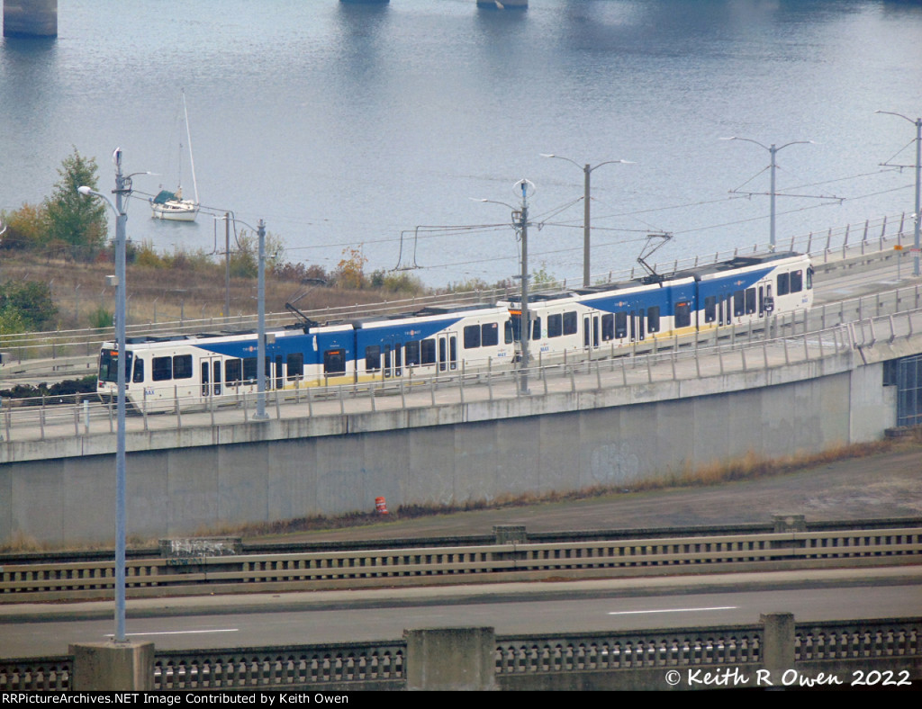 MAX Train on Tilicum Crossing